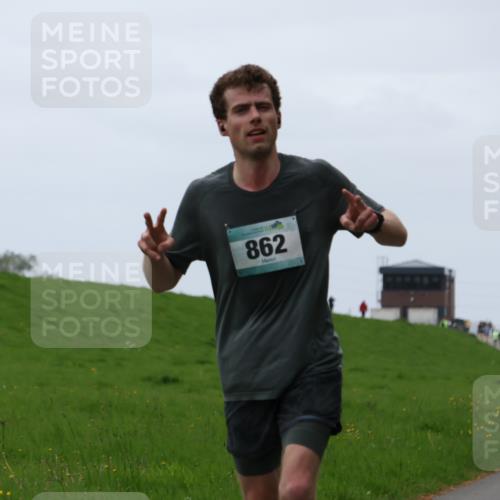 04.05.2025 - 8. Wedeler Halbmarathon Yannick Fuchs http://msf.ph/oto/7829232 04.05.2025 11:17:15 Laufen 862 meine-sportfotos.de