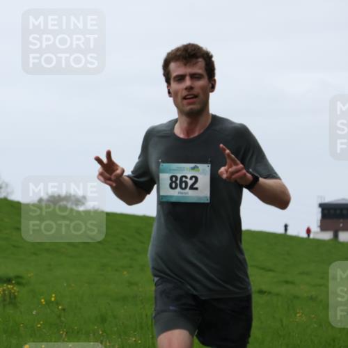 04.05.2025 - 8. Wedeler Halbmarathon Yannick Fuchs http://msf.ph/oto/7829241 04.05.2025 11:17:15 Laufen 862 meine-sportfotos.de