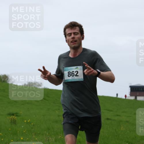 04.05.2025 - 8. Wedeler Halbmarathon Yannick Fuchs http://msf.ph/oto/7829244 04.05.2025 11:17:16 Laufen 1136, 862 meine-sportfotos.de