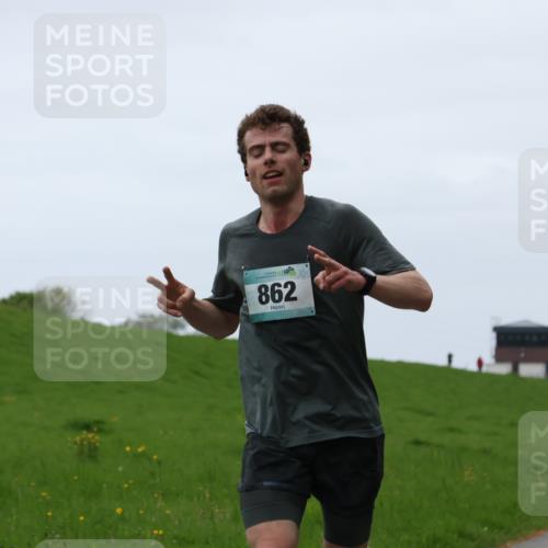 04.05.2025 - 8. Wedeler Halbmarathon Yannick Fuchs http://msf.ph/oto/7829246 04.05.2025 11:17:16 Laufen 862 meine-sportfotos.de