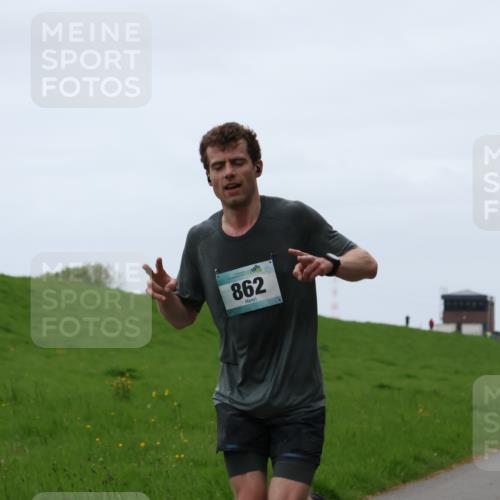 04.05.2025 - 8. Wedeler Halbmarathon Yannick Fuchs http://msf.ph/oto/7829249 04.05.2025 11:17:16 Laufen 862 meine-sportfotos.de