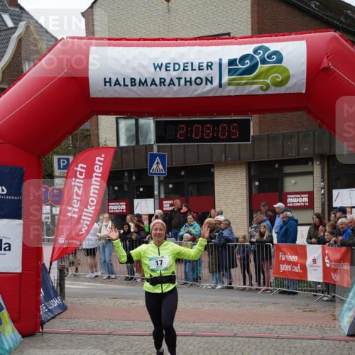 04.05.2025 - 8. Wedeler Halbmarathon Felixshl http://msf.ph/oto/7829251 04.05.2025 12:08:03 Ziel 17 meine-sportfotos.de