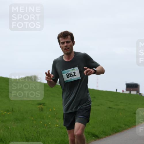 04.05.2025 - 8. Wedeler Halbmarathon Yannick Fuchs http://msf.ph/oto/7829252 04.05.2025 11:17:16 Laufen 862 meine-sportfotos.de