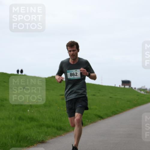04.05.2025 - 8. Wedeler Halbmarathon Yannick Fuchs http://msf.ph/oto/7829257 04.05.2025 11:17:16 Laufen 862 meine-sportfotos.de