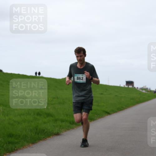 04.05.2025 - 8. Wedeler Halbmarathon Yannick Fuchs http://msf.ph/oto/7829260 04.05.2025 11:17:16 Laufen 862 meine-sportfotos.de