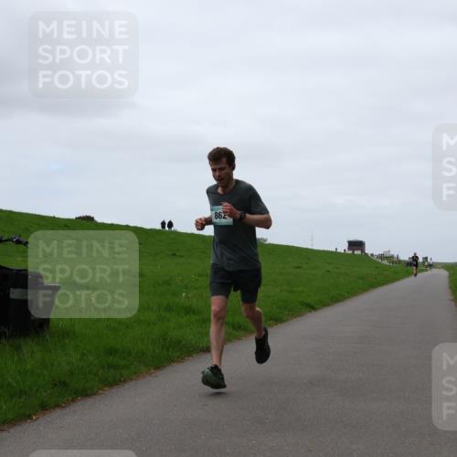 04.05.2025 - 8. Wedeler Halbmarathon Yannick Fuchs http://msf.ph/oto/7829265 04.05.2025 11:17:16 Laufen 862 meine-sportfotos.de
