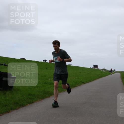 04.05.2025 - 8. Wedeler Halbmarathon Yannick Fuchs http://msf.ph/oto/7829268 04.05.2025 11:17:16 Laufen 86 meine-sportfotos.de
