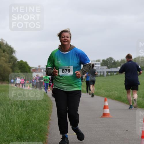 04.05.2025 - 8. Wedeler Halbmarathon Yannick Fuchs http://msf.ph/oto/7829370 04.05.2025 11:17:32 Laufen 878 meine-sportfotos.de