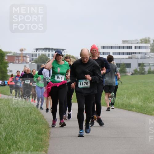 04.05.2025 - 8. Wedeler Halbmarathon Yannick Fuchs http://msf.ph/oto/7829398 04.05.2025 11:17:34 Laufen 120, 637, 1089, 916, 106, 72, 1170 meine-sportfotos.de