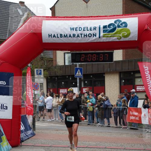 04.05.2025 - 8. Wedeler Halbmarathon Felixshl http://msf.ph/oto/7829430 04.05.2025 12:08:35 Ziel 682 meine-sportfotos.de