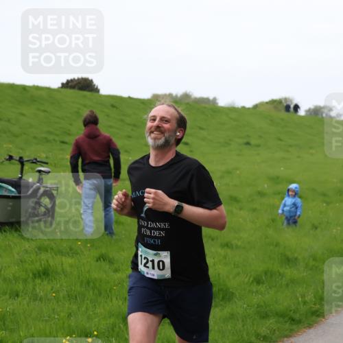 04.05.2025 - 8. Wedeler Halbmarathon Yannick Fuchs http://msf.ph/oto/7829447 04.05.2025 11:17:38 Laufen 1210, 139 meine-sportfotos.de