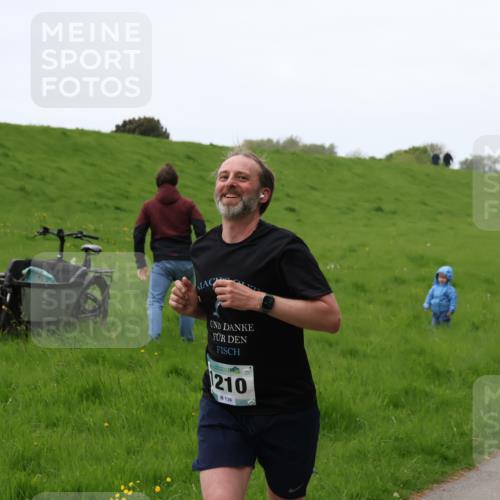 04.05.2025 - 8. Wedeler Halbmarathon Yannick Fuchs http://msf.ph/oto/7829449 04.05.2025 11:17:38 Laufen 210, 139 meine-sportfotos.de