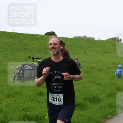 04.05.2025 - 8. Wedeler Halbmarathon Yannick Fuchs http://msf.ph/oto/7829458 04.05.2025 11:17:39 Laufen 1210, 139 meine-sportfotos.de