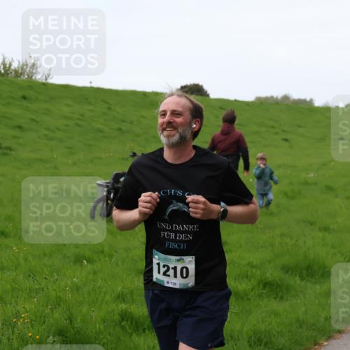 04.05.2025 - 8. Wedeler Halbmarathon Yannick Fuchs http://msf.ph/oto/7829463 04.05.2025 11:17:39 Laufen 1210, 139 meine-sportfotos.de