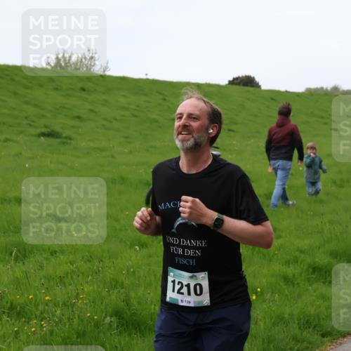 04.05.2025 - 8. Wedeler Halbmarathon Yannick Fuchs http://msf.ph/oto/7829468 04.05.2025 11:17:39 Laufen 1210, 139 meine-sportfotos.de