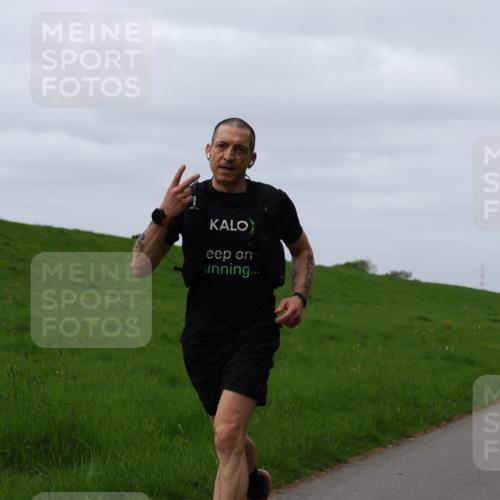 04.05.2025 - 8. Wedeler Halbmarathon Yannick Fuchs http://msf.ph/oto/7829537 04.05.2025 11:36:44 Laufen  meine-sportfotos.de