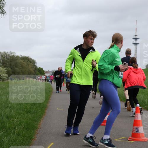 04.05.2025 - 8. Wedeler Halbmarathon Yannick Fuchs http://msf.ph/oto/7829635 04.05.2025 11:17:53 Laufen 1219 meine-sportfotos.de