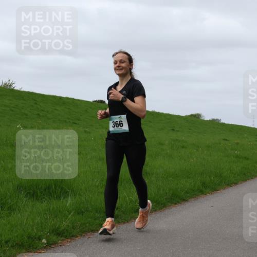 04.05.2025 - 8. Wedeler Halbmarathon Yannick Fuchs http://msf.ph/oto/7829637 04.05.2025 11:36:54 Laufen 366 meine-sportfotos.de