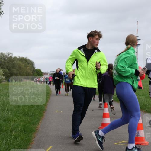 04.05.2025 - 8. Wedeler Halbmarathon Yannick Fuchs http://msf.ph/oto/7829640 04.05.2025 11:17:53 Laufen 1215 meine-sportfotos.de