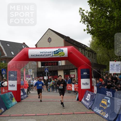 04.05.2025 - 8. Wedeler Halbmarathon Felixshl http://msf.ph/oto/7829660 04.05.2025 12:08:57 Ziel 12, 13, 269, 479, 491 meine-sportfotos.de