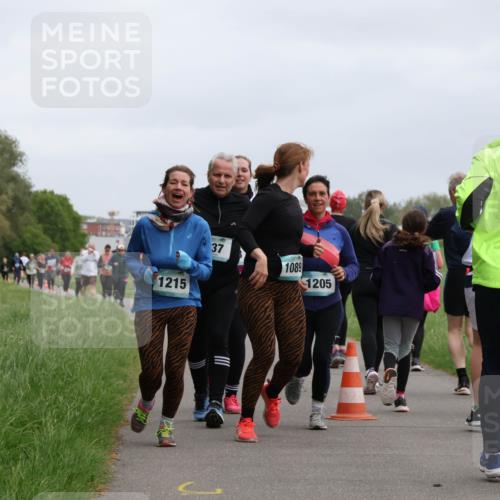 04.05.2025 - 8. Wedeler Halbmarathon Yannick Fuchs http://msf.ph/oto/7829698 04.05.2025 11:17:56 Laufen 10000, 1215, 37, 1089, 1205, 1986 meine-sportfotos.de