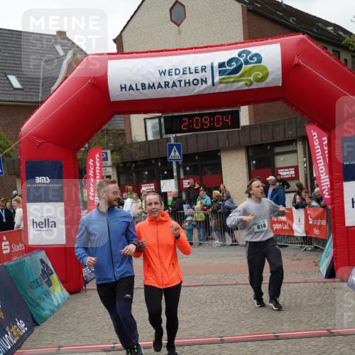 04.05.2025 - 8. Wedeler Halbmarathon Felixshl http://msf.ph/oto/7829768 04.05.2025 12:09:02 Ziel 12, 13, 479, 491, 818 meine-sportfotos.de