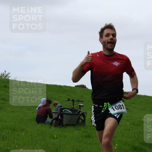 04.05.2025 - 8. Wedeler Halbmarathon Yannick Fuchs http://msf.ph/oto/7829798 04.05.2025 11:18:07 Laufen 1081 meine-sportfotos.de