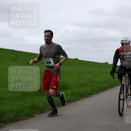 04.05.2025 - 8. Wedeler Halbmarathon Yannick Fuchs http://msf.ph/oto/7829802 04.05.2025 11:37:06 Laufen 286, 825 meine-sportfotos.de