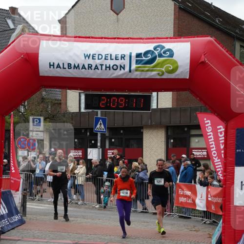 04.05.2025 - 8. Wedeler Halbmarathon Felixshl http://msf.ph/oto/7829823 04.05.2025 12:09:09 Ziel 118, 121, 160 meine-sportfotos.de