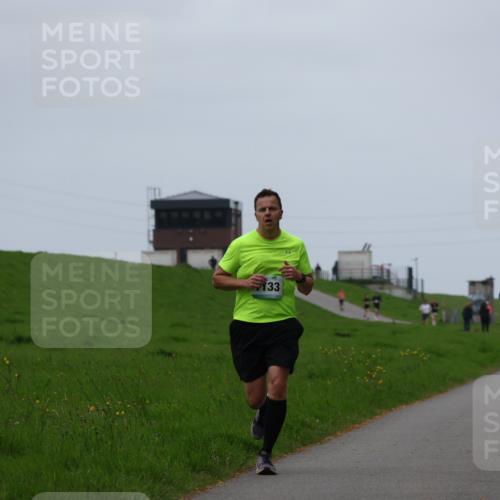04.05.2025 - 8. Wedeler Halbmarathon Yannick Fuchs http://msf.ph/oto/7829838 04.05.2025 11:18:16 Laufen 33 meine-sportfotos.de
