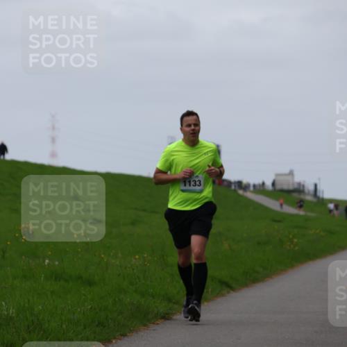 04.05.2025 - 8. Wedeler Halbmarathon Yannick Fuchs http://msf.ph/oto/7829872 04.05.2025 11:18:18 Laufen 1133 meine-sportfotos.de