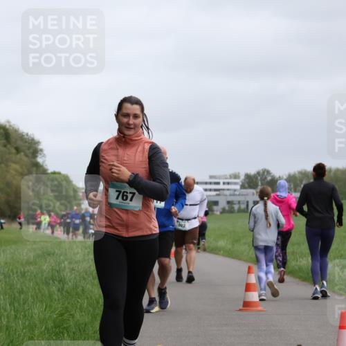 04.05.2025 - 8. Wedeler Halbmarathon Yannick Fuchs http://msf.ph/oto/7829887 04.05.2025 11:18:23 Laufen 767, 822 meine-sportfotos.de