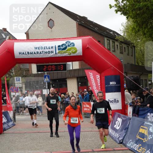 04.05.2025 - 8. Wedeler Halbmarathon Felixshl http://msf.ph/oto/7829901 04.05.2025 12:09:11 Ziel 118, 121, 160, 238 meine-sportfotos.de