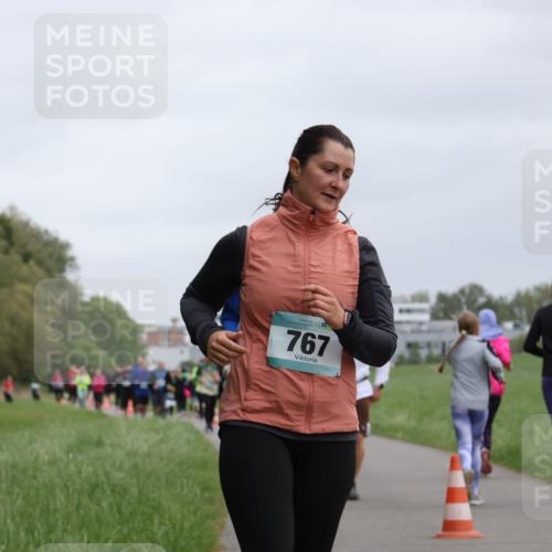 04.05.2025 - 8. Wedeler Halbmarathon Yannick Fuchs http://msf.ph/oto/7829904 04.05.2025 11:18:24 Laufen 767 meine-sportfotos.de