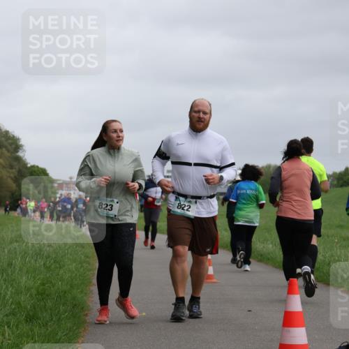 04.05.2025 - 8. Wedeler Halbmarathon Yannick Fuchs http://msf.ph/oto/7829933 04.05.2025 11:18:29 Laufen 823, 822 meine-sportfotos.de