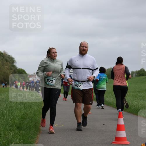 04.05.2025 - 8. Wedeler Halbmarathon Yannick Fuchs http://msf.ph/oto/7829940 04.05.2025 11:18:29 Laufen 823, 822 meine-sportfotos.de