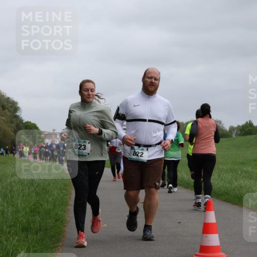 04.05.2025 - 8. Wedeler Halbmarathon Yannick Fuchs http://msf.ph/oto/7829942 04.05.2025 11:18:30 Laufen 823, 822 meine-sportfotos.de