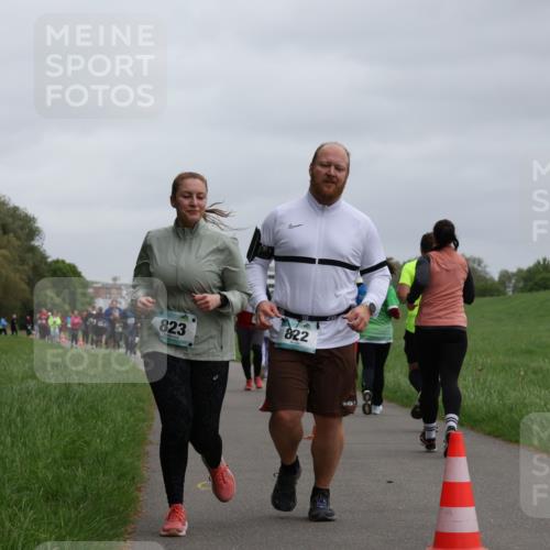 04.05.2025 - 8. Wedeler Halbmarathon Yannick Fuchs http://msf.ph/oto/7829945 04.05.2025 11:18:30 Laufen 823, 822 meine-sportfotos.de