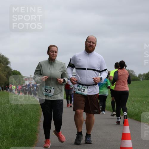04.05.2025 - 8. Wedeler Halbmarathon Yannick Fuchs http://msf.ph/oto/7829946 04.05.2025 11:18:30 Laufen 823, 822 meine-sportfotos.de