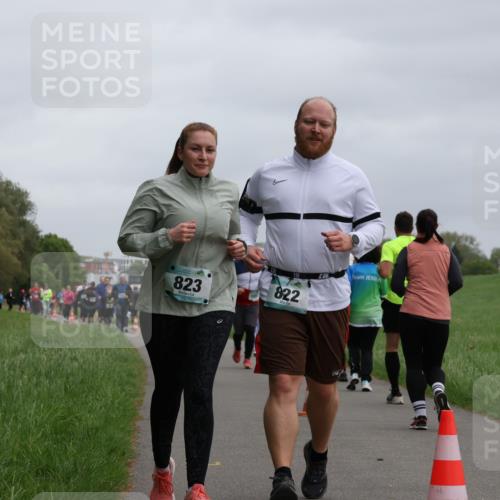 04.05.2025 - 8. Wedeler Halbmarathon Yannick Fuchs http://msf.ph/oto/7829950 04.05.2025 11:18:30 Laufen 823, 822 meine-sportfotos.de