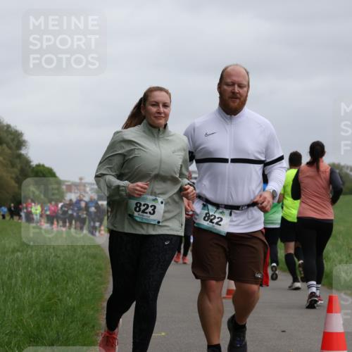 04.05.2025 - 8. Wedeler Halbmarathon Yannick Fuchs http://msf.ph/oto/7829956 04.05.2025 11:18:30 Laufen 823, 822 meine-sportfotos.de