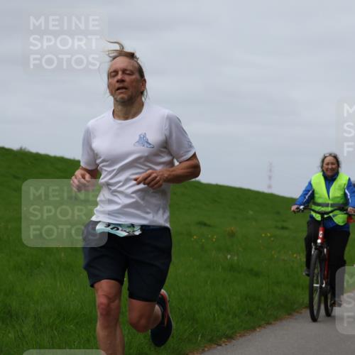 04.05.2025 - 8. Wedeler Halbmarathon Yannick Fuchs http://msf.ph/oto/7830007 04.05.2025 11:37:27 Laufen 10 meine-sportfotos.de