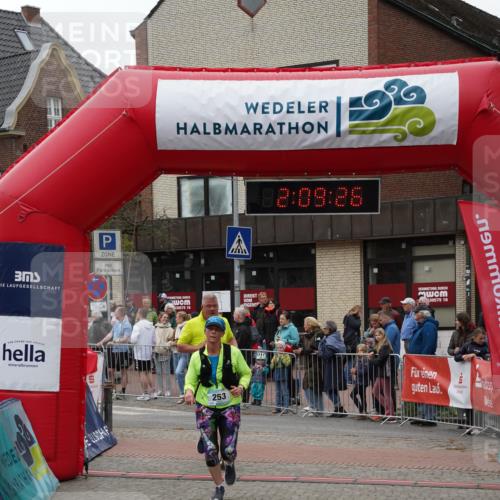 04.05.2025 - 8. Wedeler Halbmarathon Felixshl http://msf.ph/oto/7830011 04.05.2025 12:09:24 Ziel 36, 253 meine-sportfotos.de