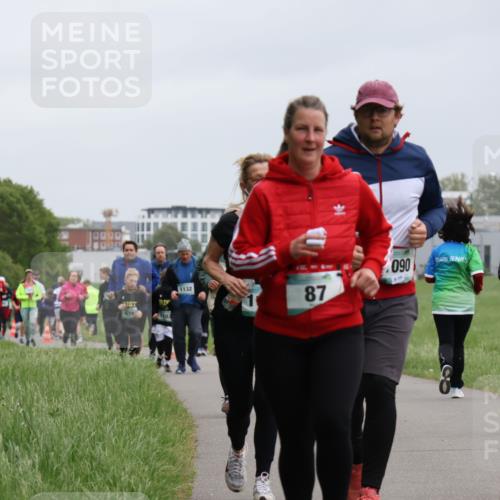 04.05.2025 - 8. Wedeler Halbmarathon Yannick Fuchs http://msf.ph/oto/7830031 04.05.2025 11:18:36 Laufen 10000, 900, 678, 1132, 090, 87 meine-sportfotos.de