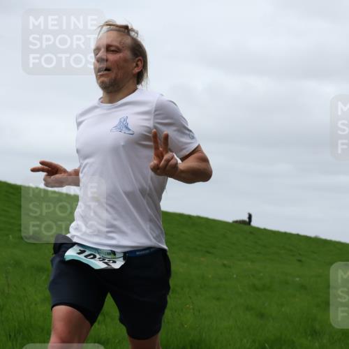 04.05.2025 - 8. Wedeler Halbmarathon Yannick Fuchs http://msf.ph/oto/7830034 04.05.2025 11:37:29 Laufen 1052 meine-sportfotos.de