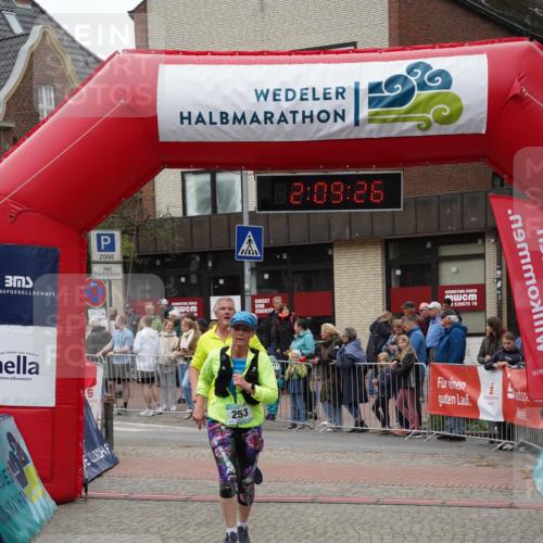 04.05.2025 - 8. Wedeler Halbmarathon Felixshl http://msf.ph/oto/7830037 04.05.2025 12:09:24 Ziel 36, 253 meine-sportfotos.de