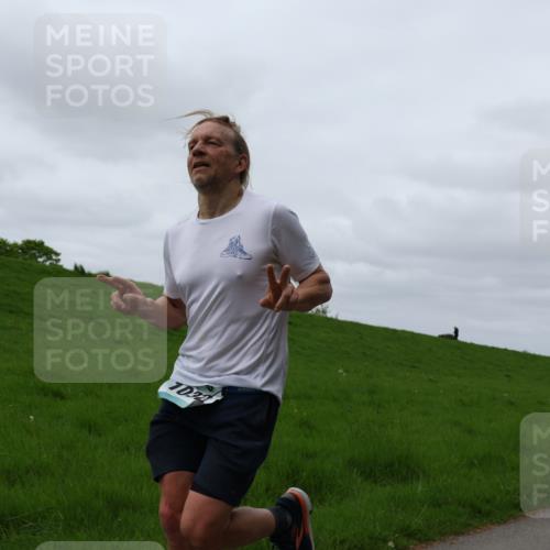 04.05.2025 - 8. Wedeler Halbmarathon Yannick Fuchs http://msf.ph/oto/7830041 04.05.2025 11:37:29 Laufen  meine-sportfotos.de