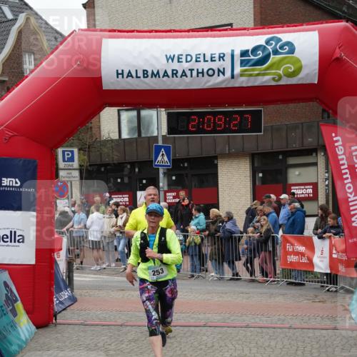 04.05.2025 - 8. Wedeler Halbmarathon Felixshl http://msf.ph/oto/7830046 04.05.2025 12:09:24 Ziel 36, 253 meine-sportfotos.de