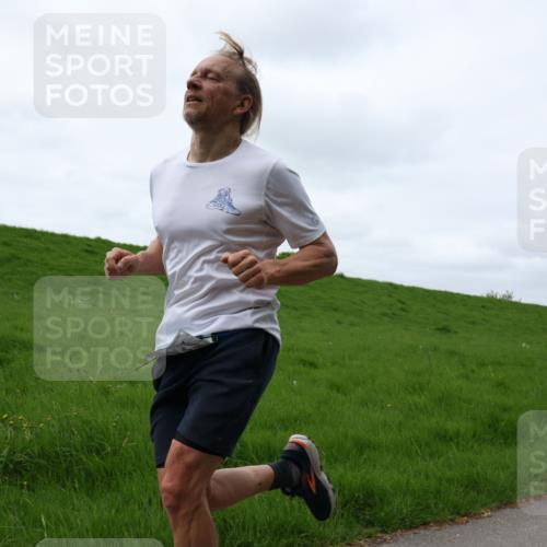 04.05.2025 - 8. Wedeler Halbmarathon Yannick Fuchs http://msf.ph/oto/7830052 04.05.2025 11:37:29 Laufen  meine-sportfotos.de