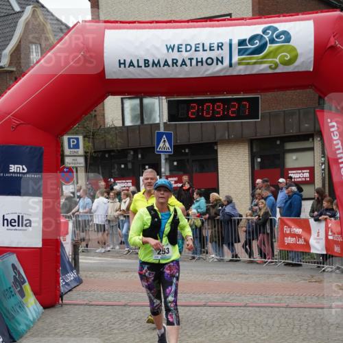 04.05.2025 - 8. Wedeler Halbmarathon Felixshl http://msf.ph/oto/7830062 04.05.2025 12:09:25 Ziel 36, 253 meine-sportfotos.de